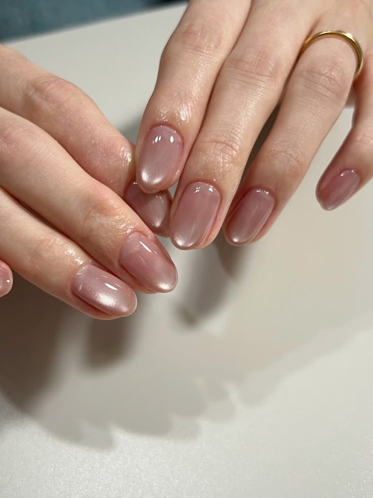 Nail Gel Cats Eye Polish Application